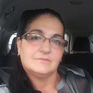 Meet your Posher, Idania